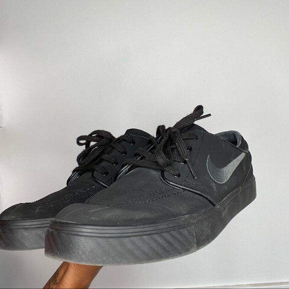 🚨NIKE SB JANOSKI TRIPLE BLACK SUEDE🚨 - Picture 2 of 5